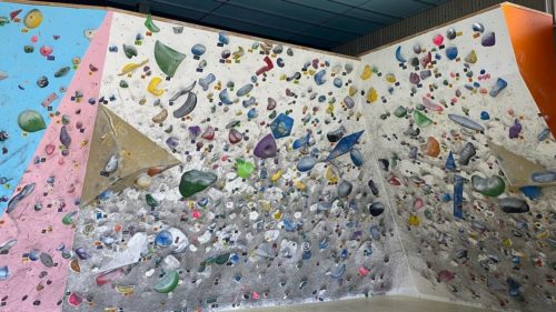 愛知県のクライミング施設「クライミングジム クオーレ 中川店」